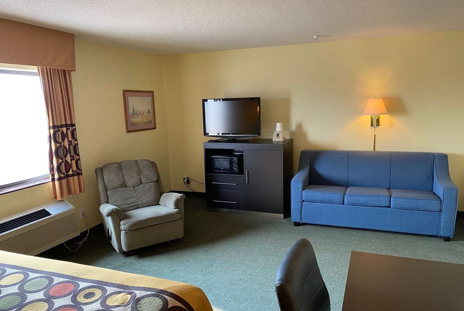 Super 8 by Wyndham Colby 30/42