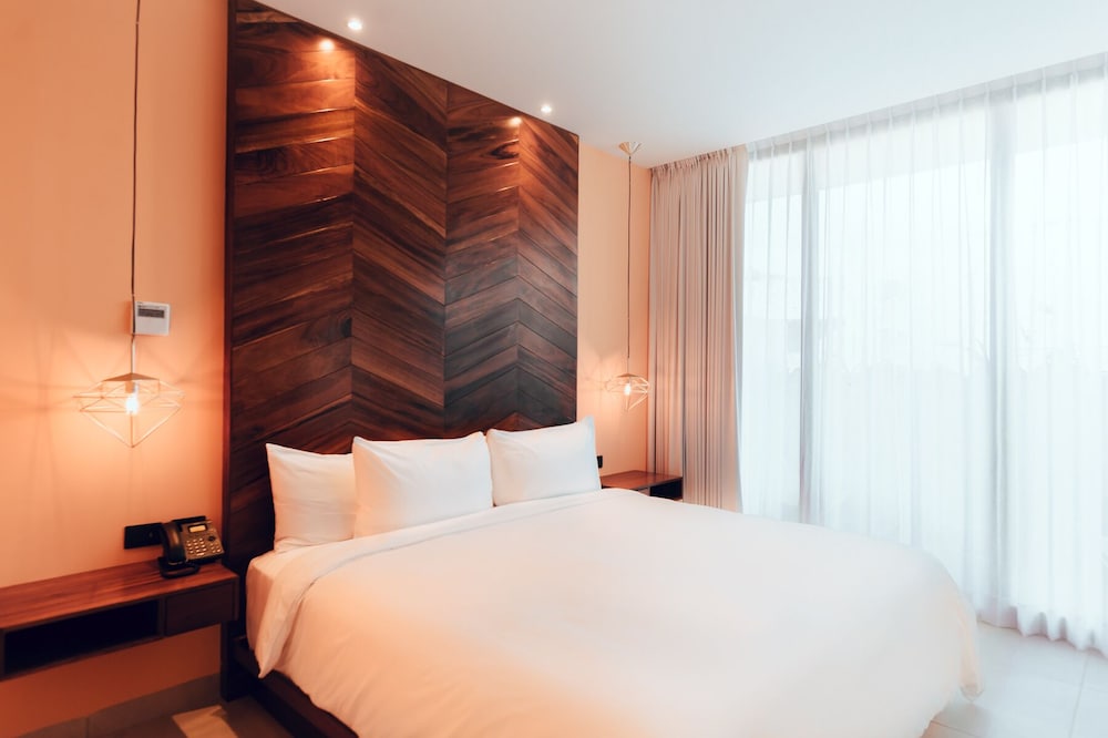 Calixta Hotel 12/50