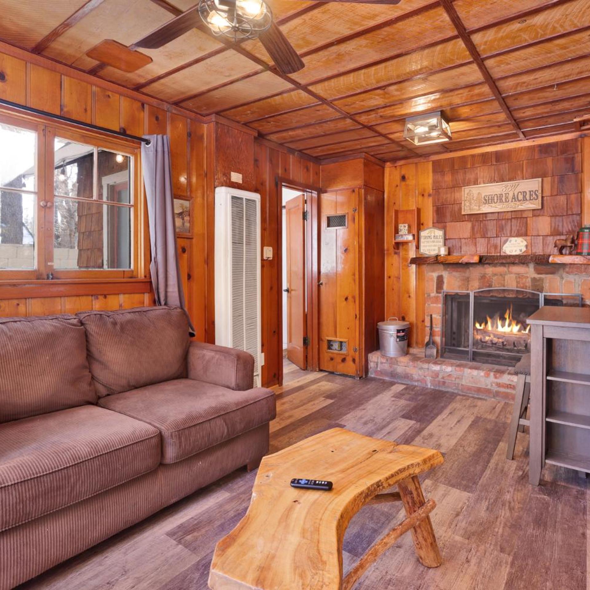Little Pines Couples Lakeside Cabin by Big Bear Vacations 12/23