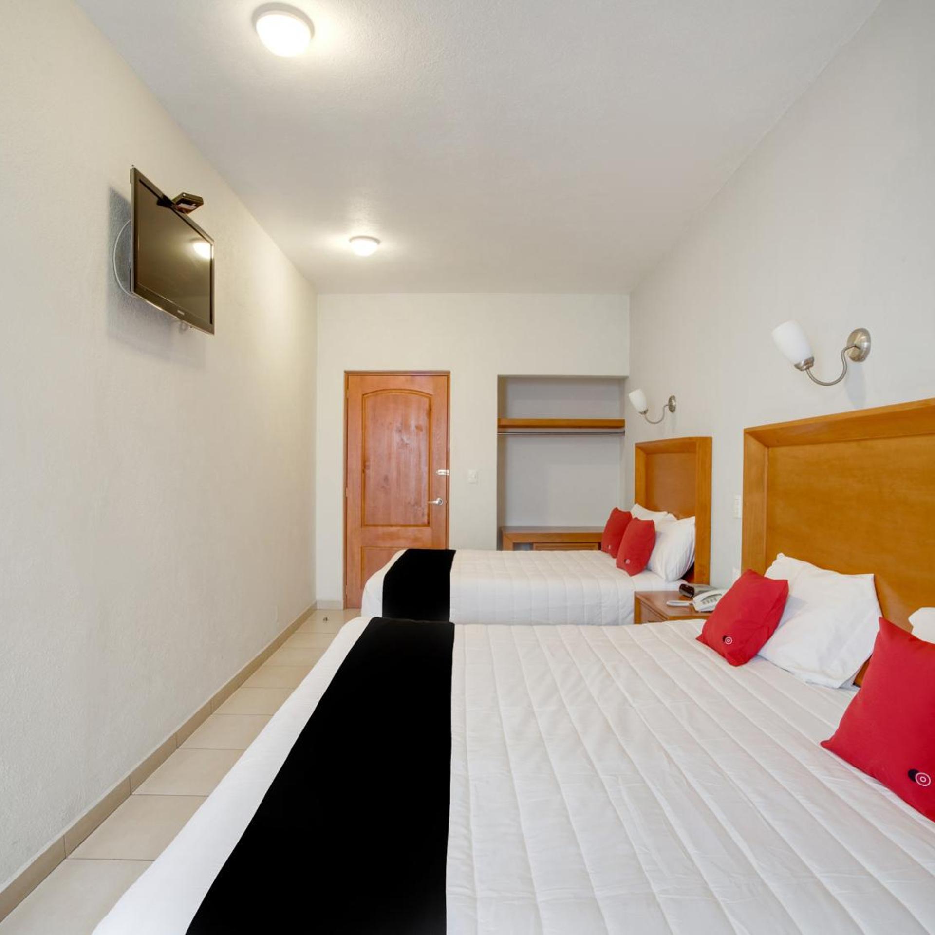 Hotel Patzcuaro 4/56