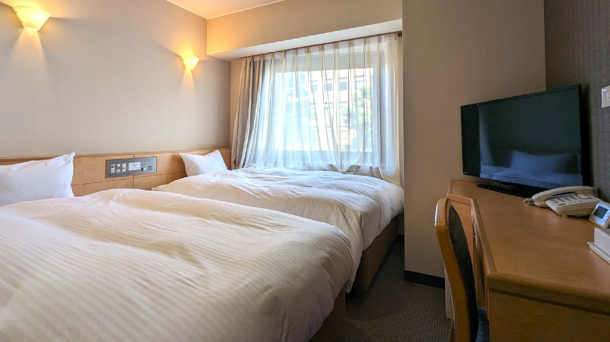 Room, Twin Beds, No Parking