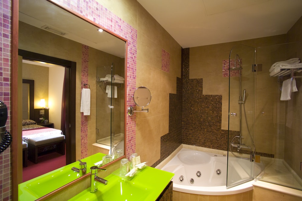 Hotel Juleca 24/26