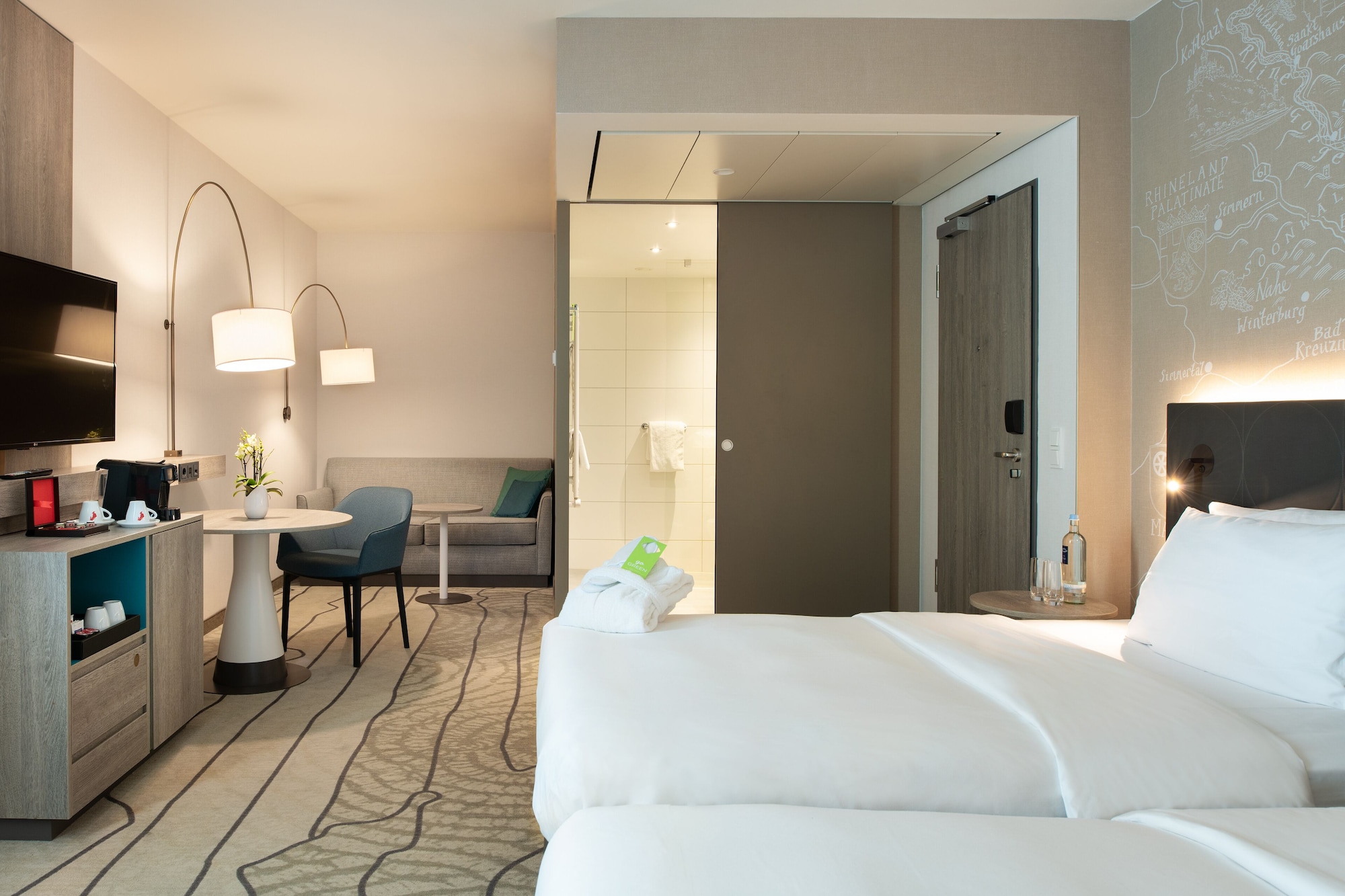 غرفة بريميوم بسريرين منفصلين مع أريكة، Hyatt Place Frankfurt Airport 2/7
