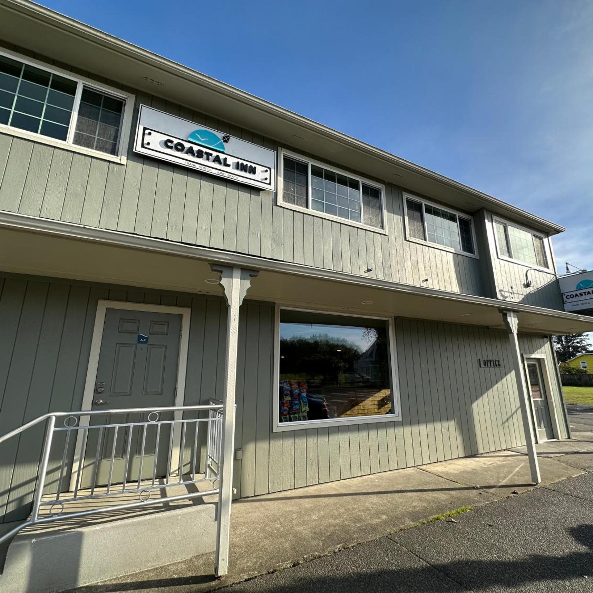 Coastal Inn & Suites 2/50