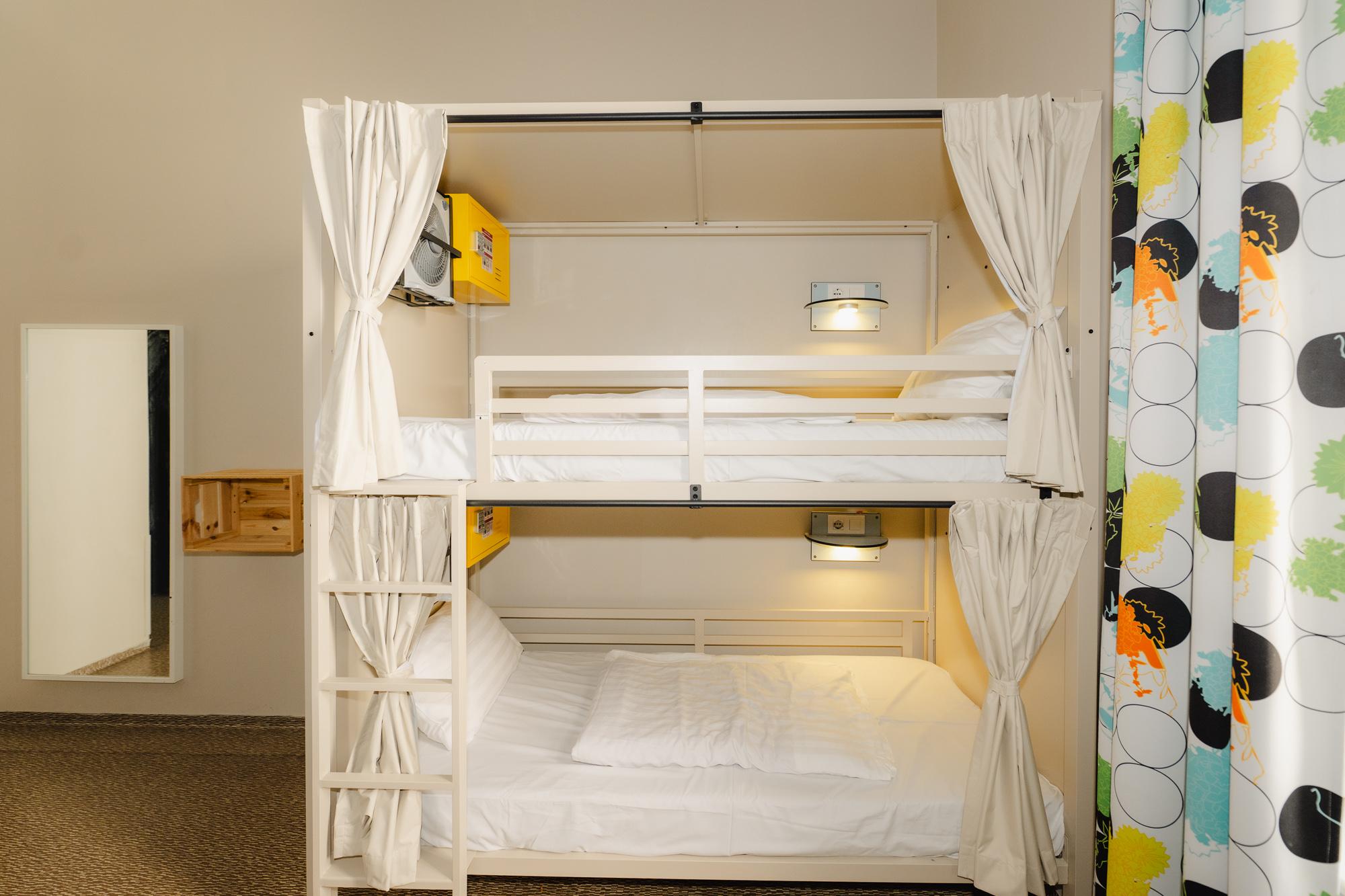 Private, Mixed Dorm, 6 Beds