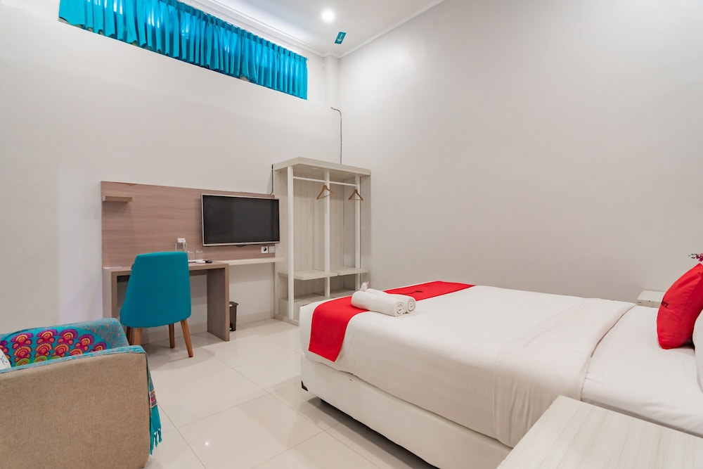RedDoorz Plus @ Point Phila Cihampelas 19/50
