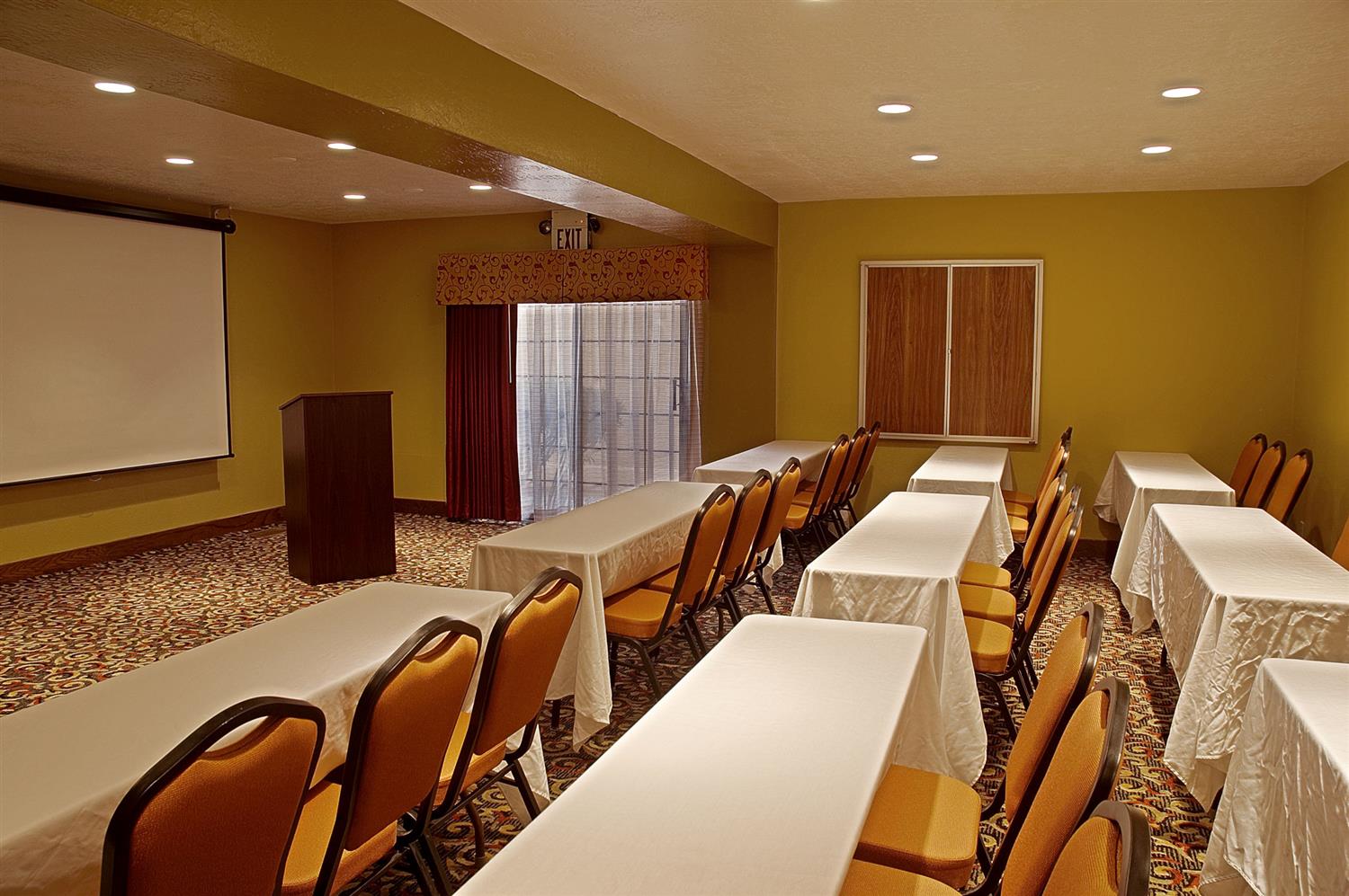 Best Western Green Valley Inn 34/40