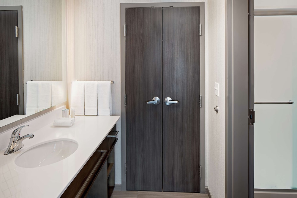Homewood Suites By Hilton Ronkonkoma 11/34