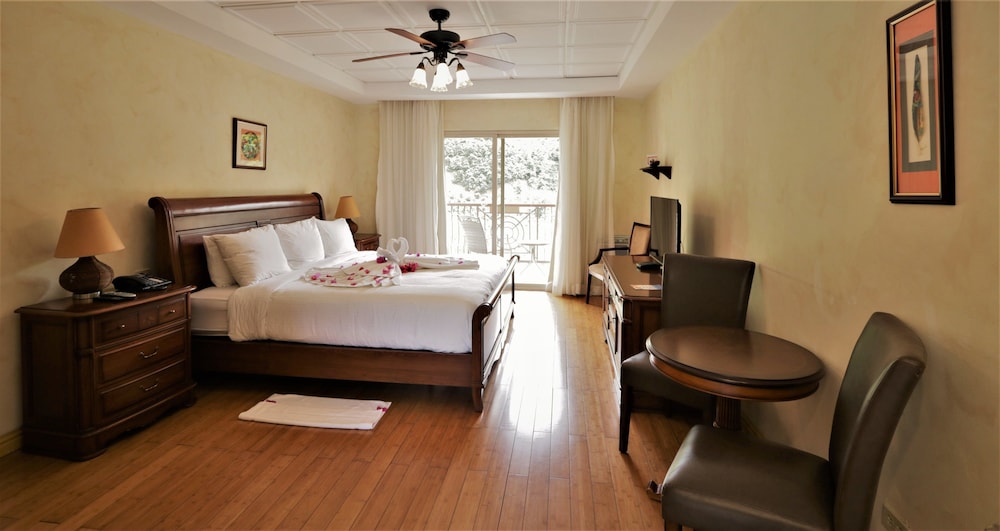 Valle Del Rio S A Hotel 34/68