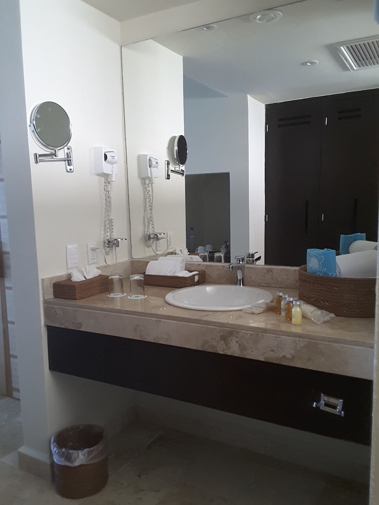 Akumal Bay Beach & Spa Resort 67/69