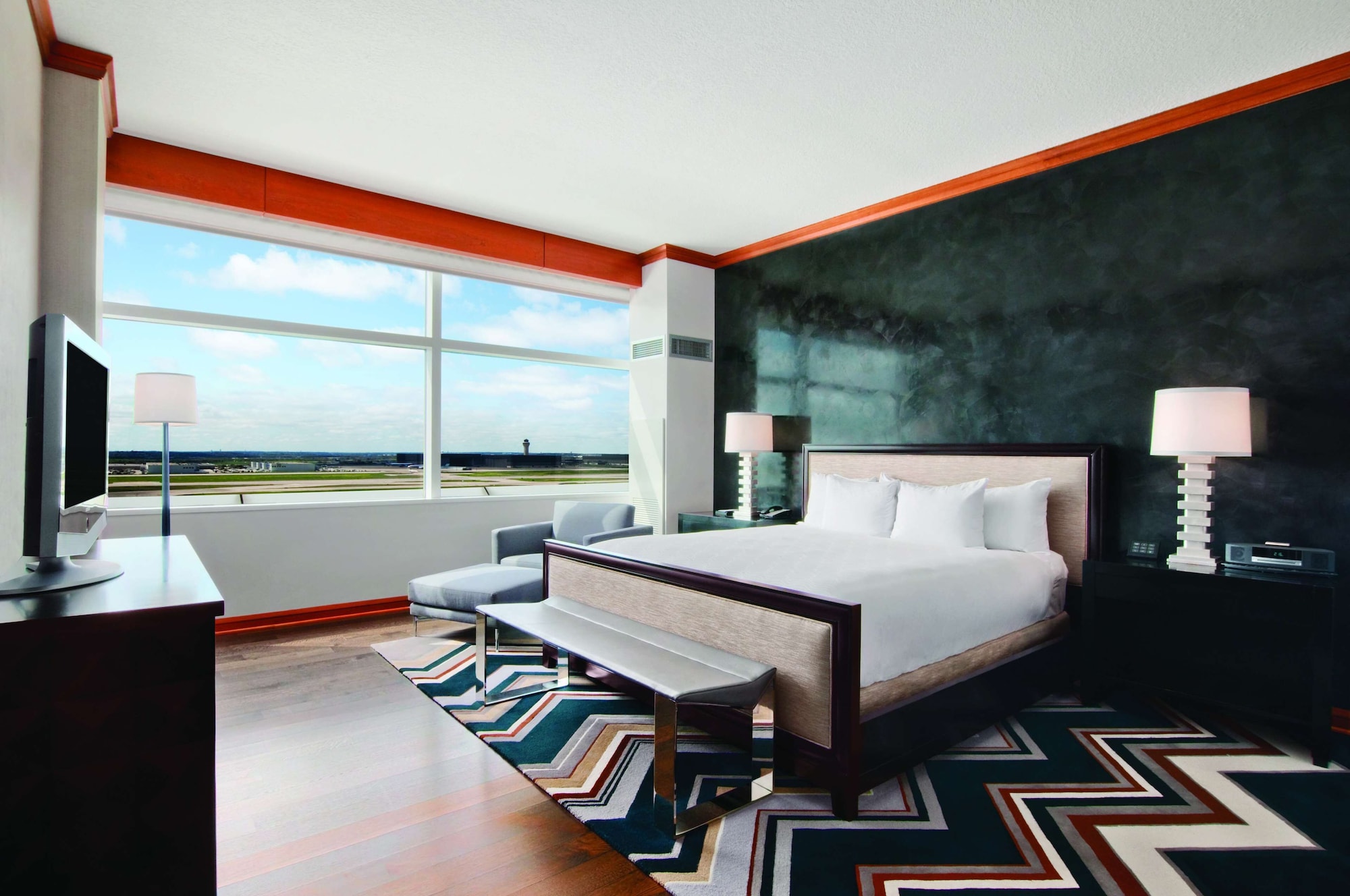 EXECUTIVE, SUITE