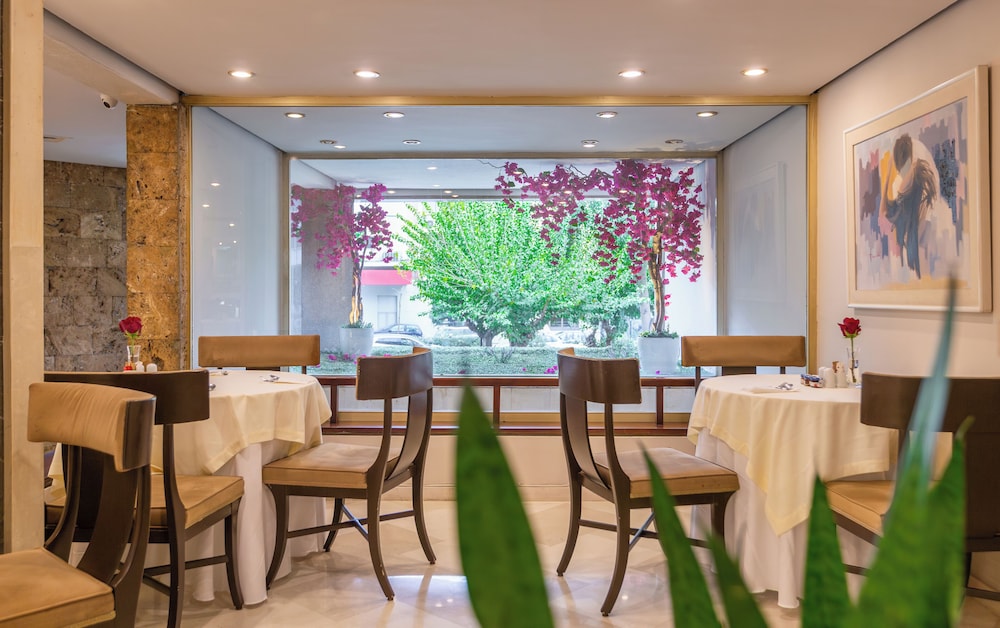 Ilisia Hotel 57/68