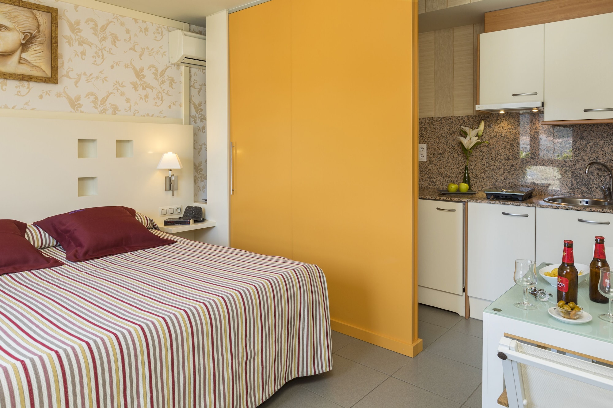Standard, King Bed, Kitchen, Cap de Creus 2/4