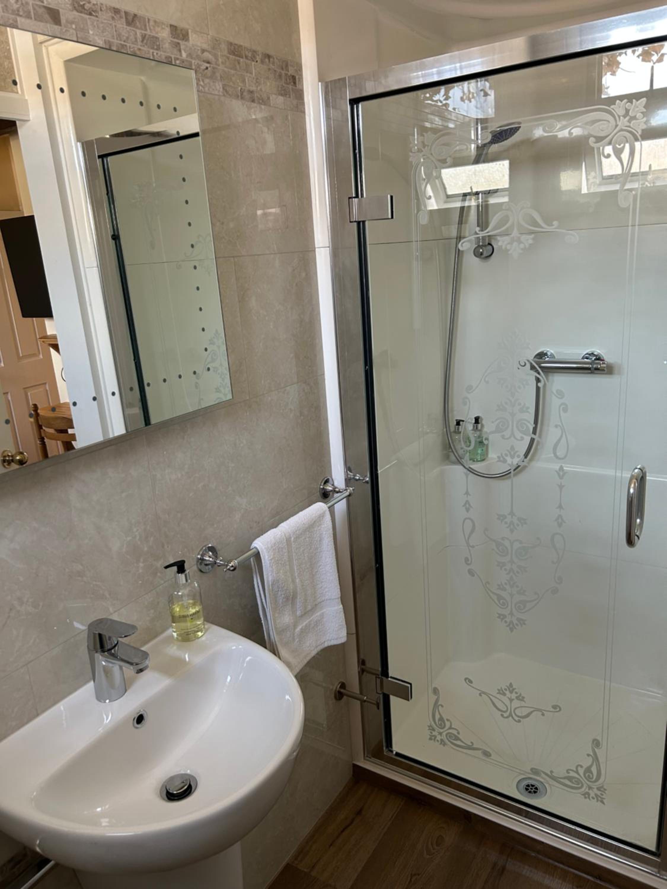 Oakwood Bed and Breakfast Heathrow 10/25