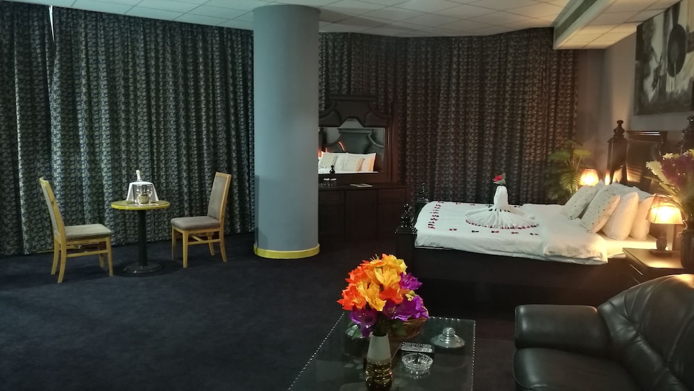 Phoenicia Tower Hotel 60/67