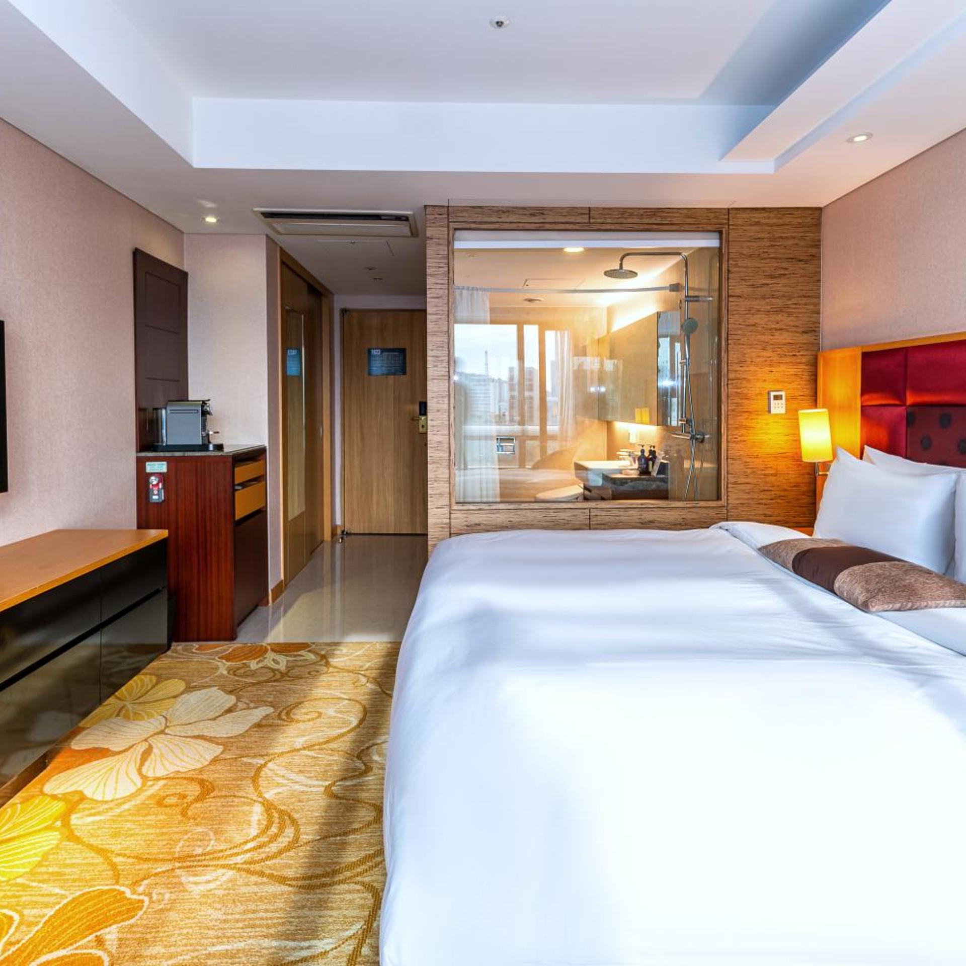 Premier, Queen Bed