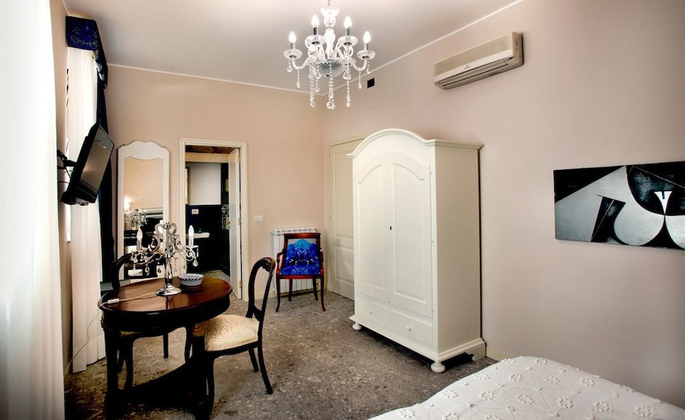 Porta Di Mezzo Luxury B And B 21/38