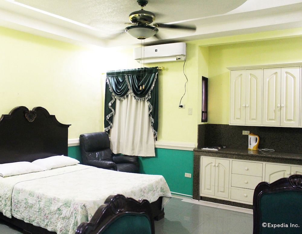 Kokomo's Suites Hotel 20/39