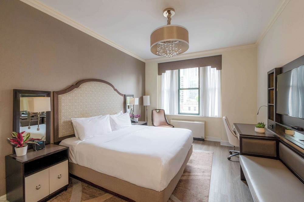 ROOM, KING BED, ACCESSIBLE