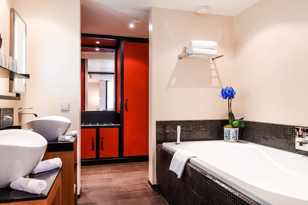 Five Seas by Inwood Hotels 20/60