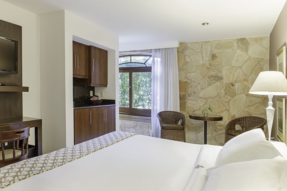 LAS LOMAS CASA HOTEL 28/75