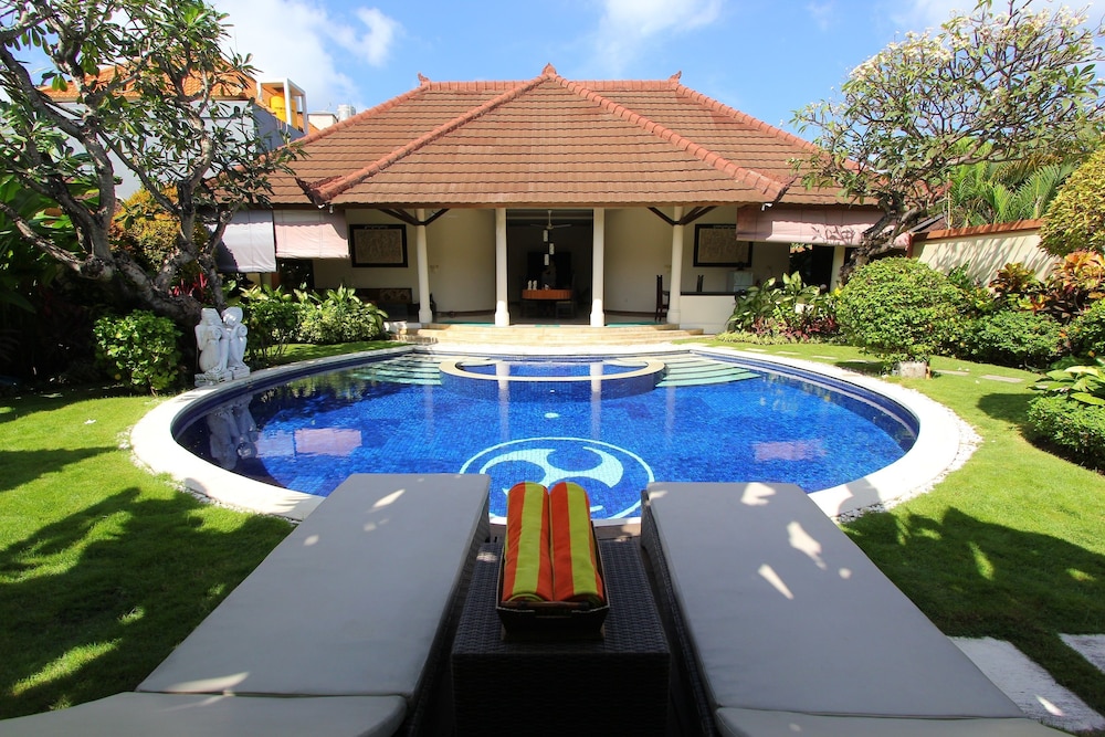 Heliconia Villa 72/77