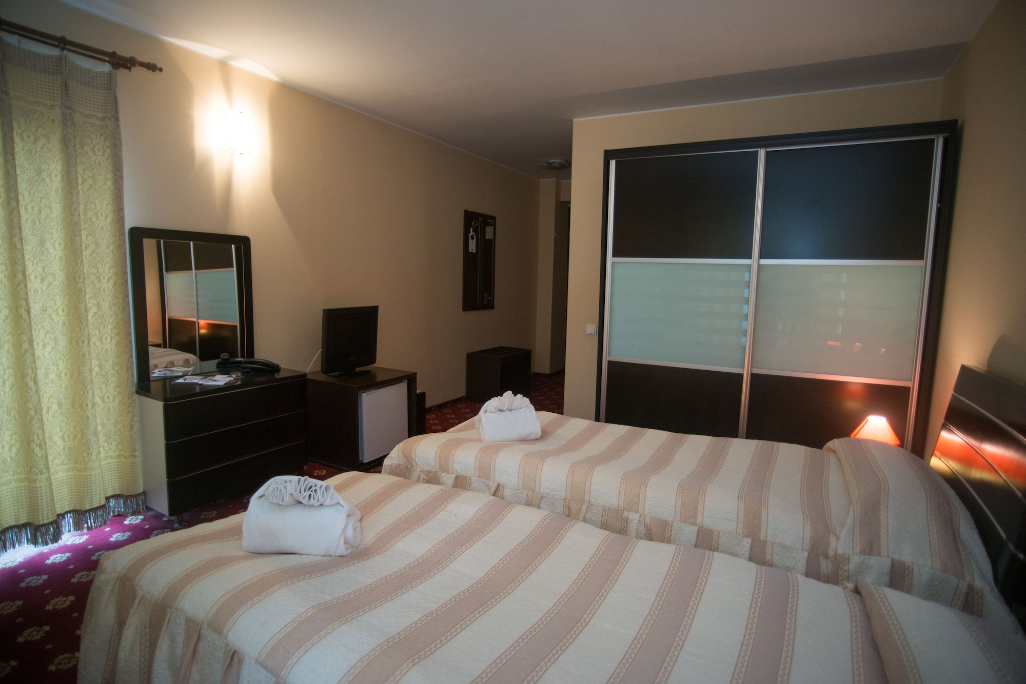 STANDARD, TWIN BEDS