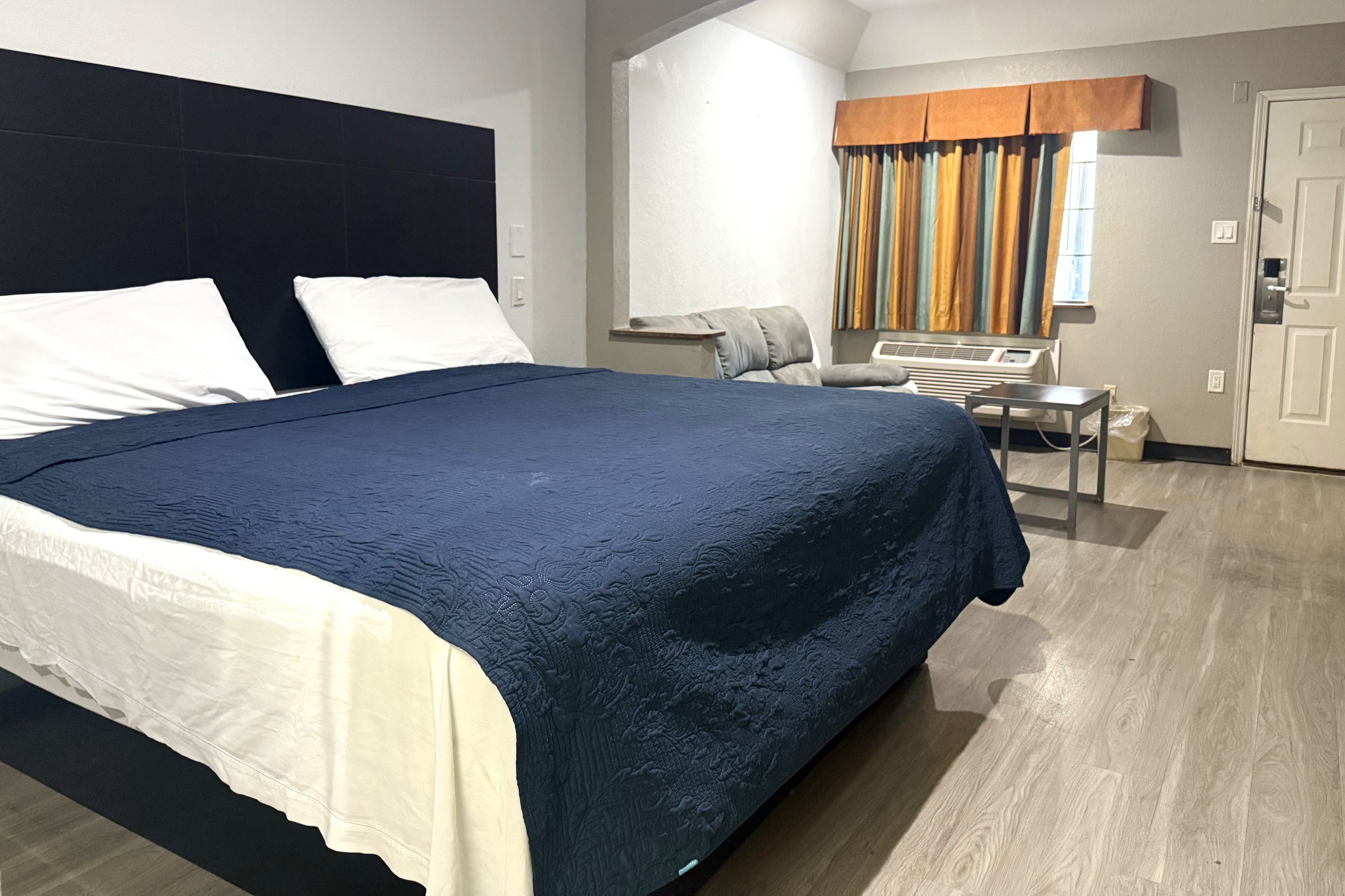Hotel O Regency Suites Houston - IAH Beltway 8 14/37