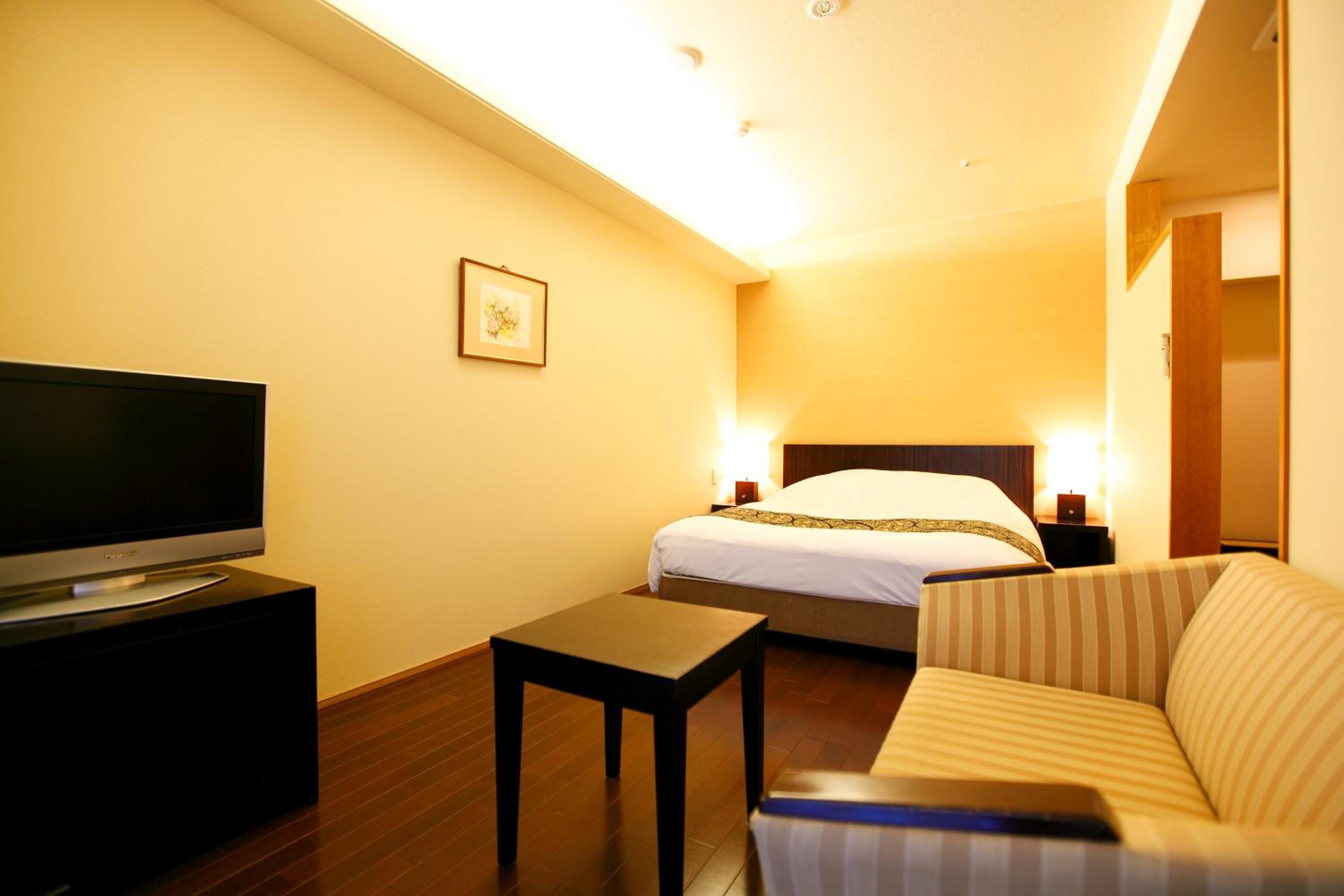 Compact, Double Bed, Outdoor Bath
