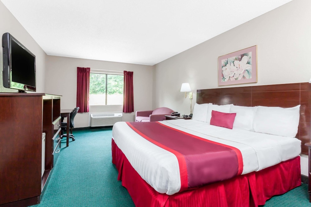 Ramada by Wyndham Tell City 12/35