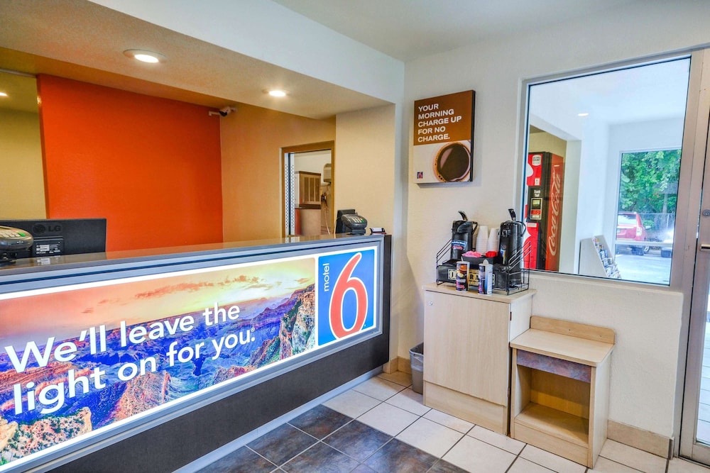 Motel6 Huntsville TX 9/43