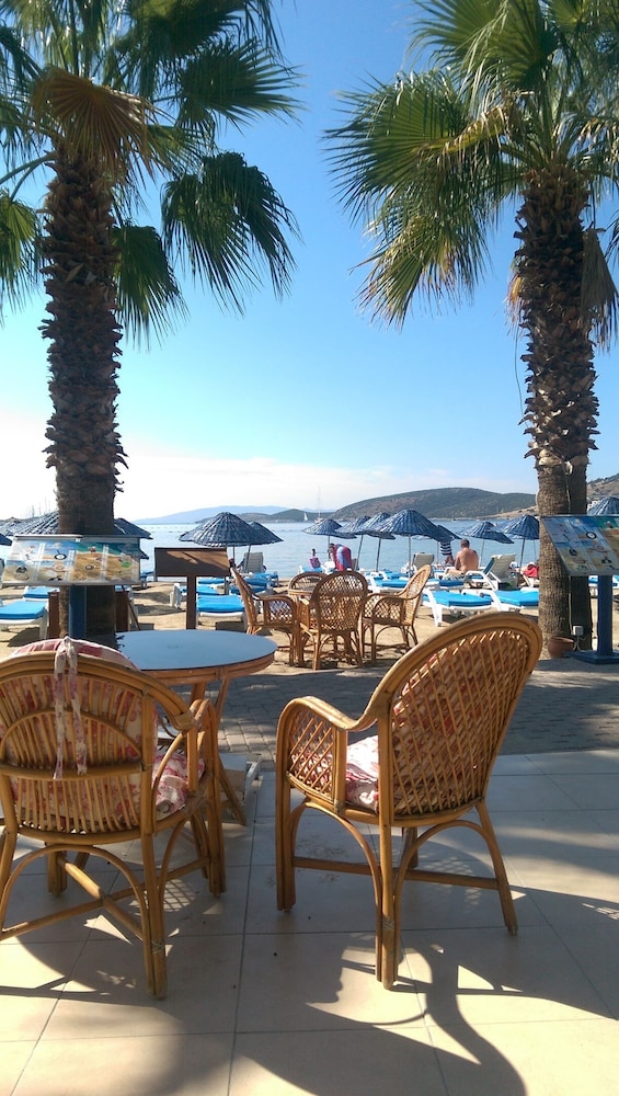 Nagi Beach Hotel 49/70