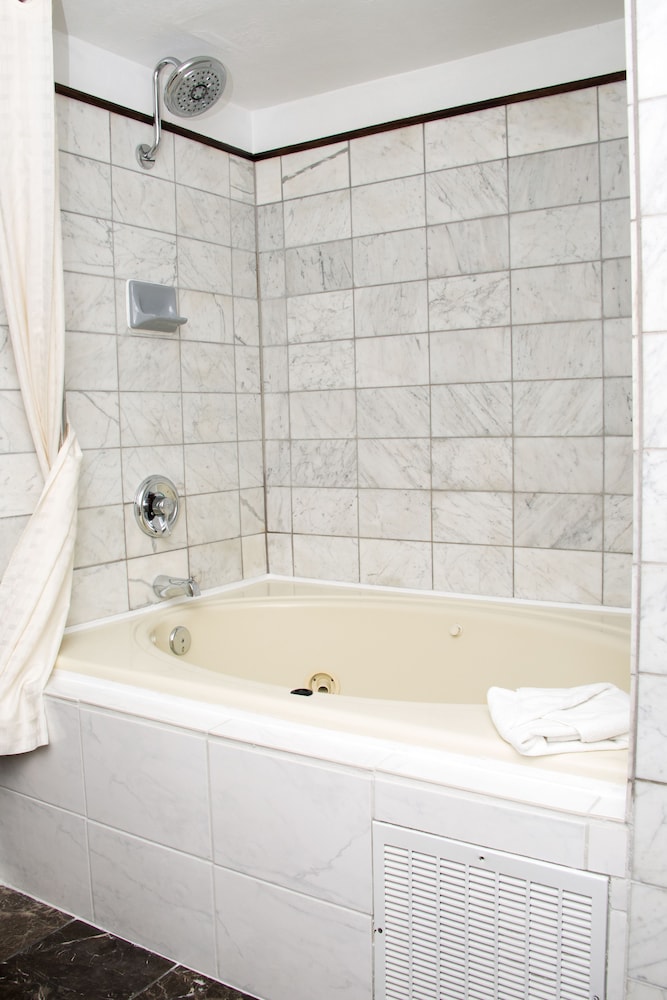 Chateau Big Bear Boutique Hotel, BW Signature Collection 18/55