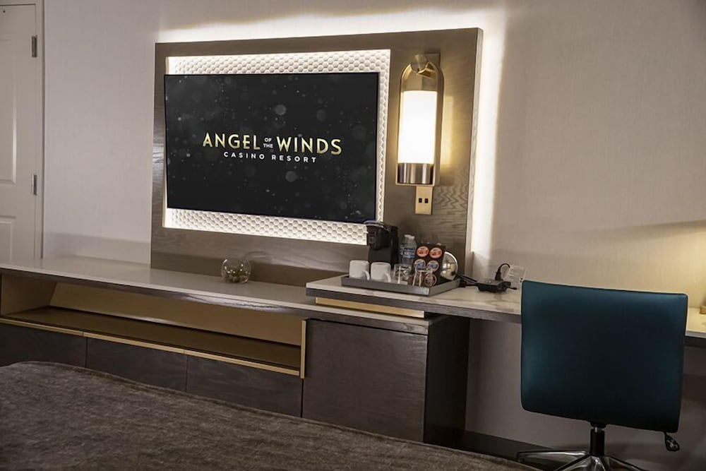Angel of the Winds Casino Hotel 33/39