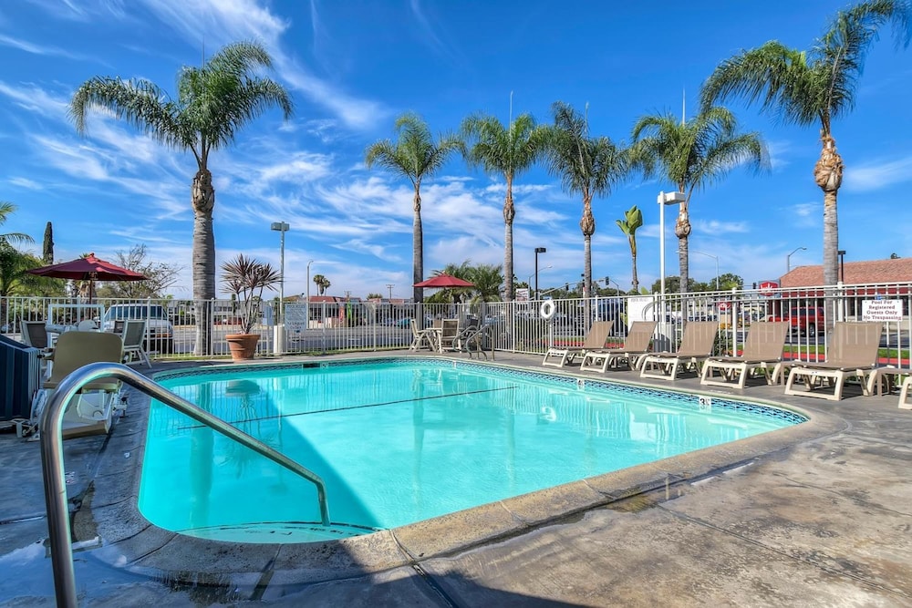Motel6 Stanton, CA - Anaheim West 53/60