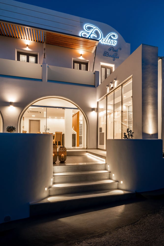 Deluxe Hotel Santorini 5/63