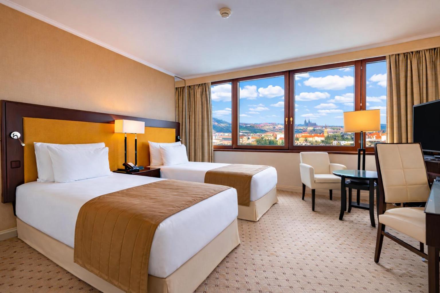 Superior, King Bed, Castle View