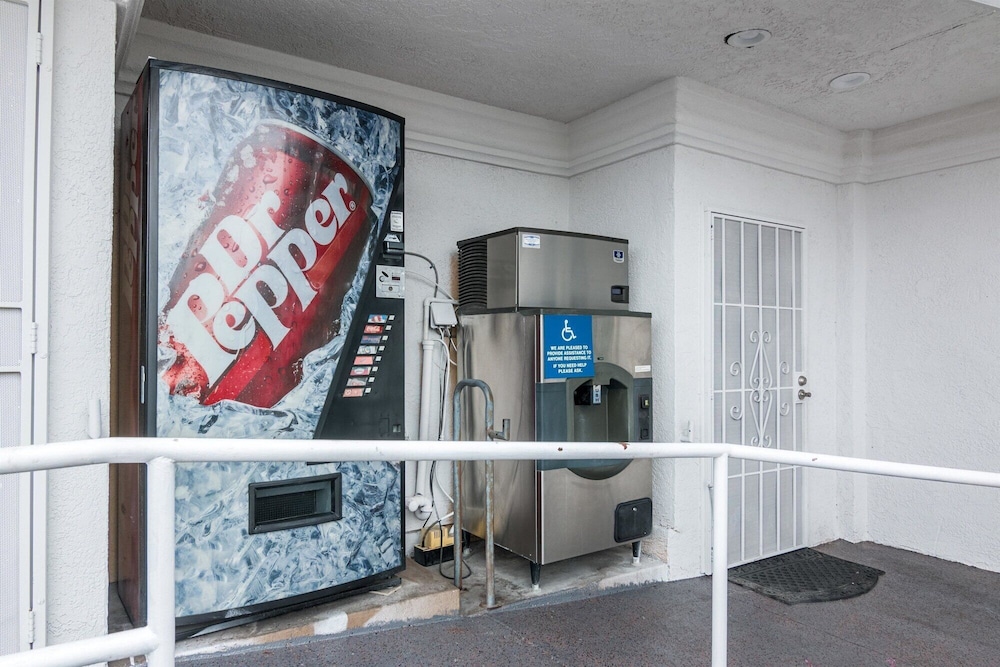 Motel6 Norwalk, CA 8/43