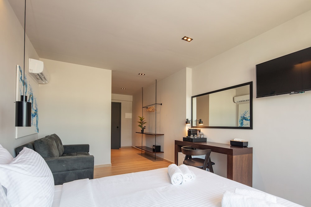 DELUXE, DOUBLE BED, CITY VIEW