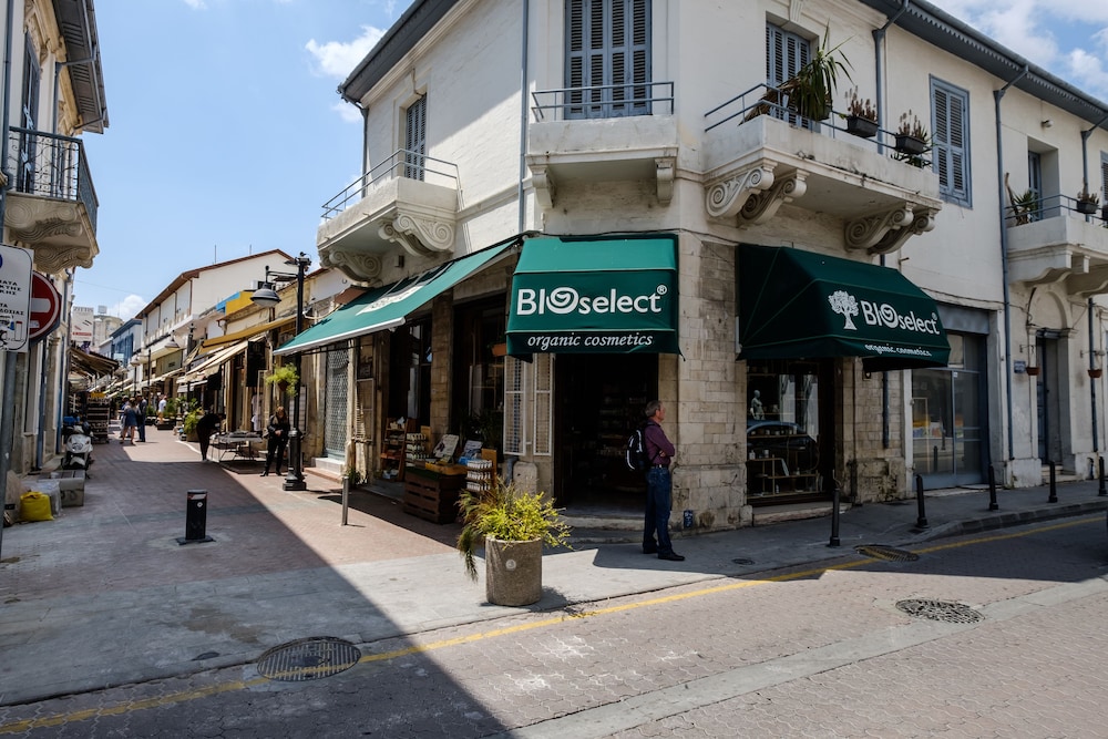 La Maltese Boutique Limassol 41/50