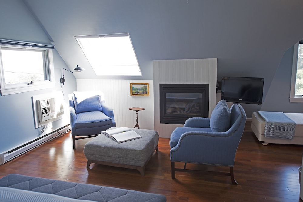 Cape Arundel Inn & Resort 30/49