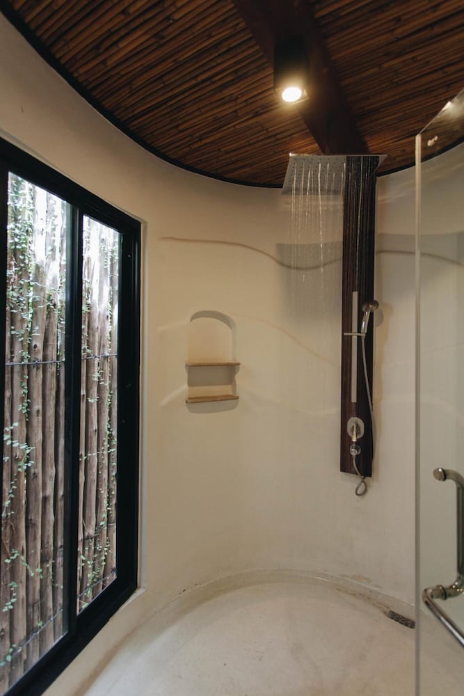 Boribot Pool Resort 50/50