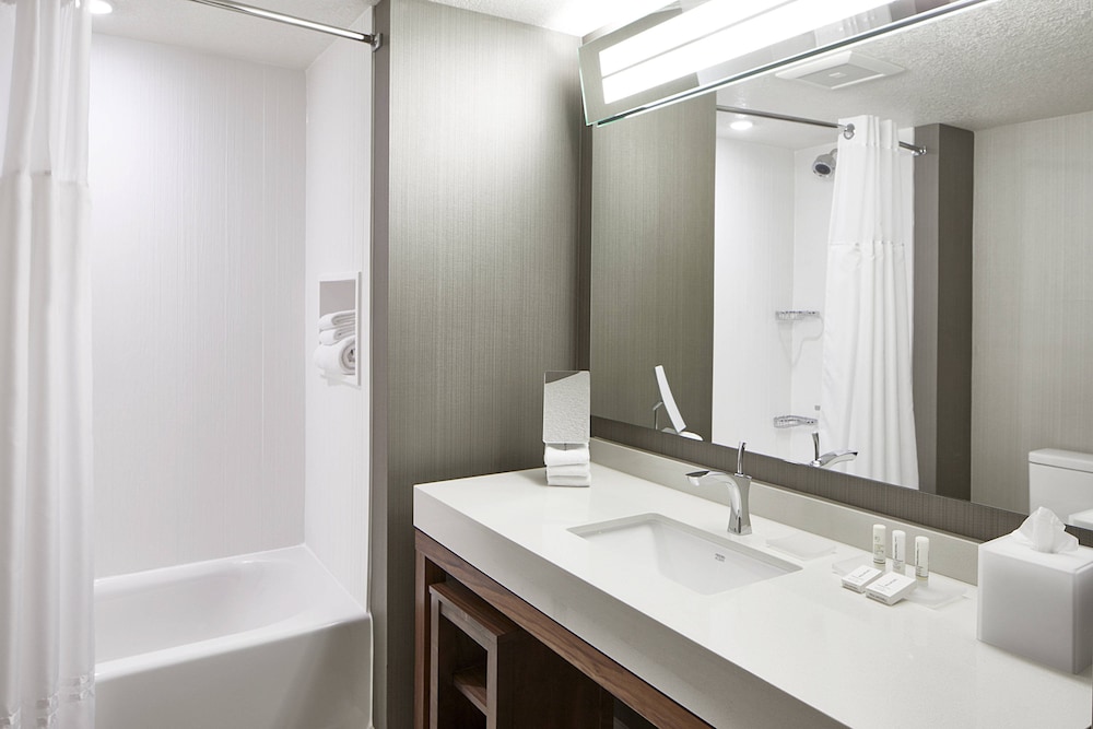 Courtyard By Marriott Minneapolis West 14/51