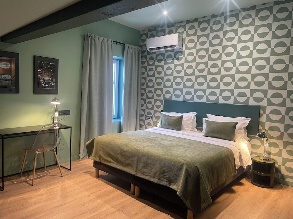 Nouvel Hotel 8/40