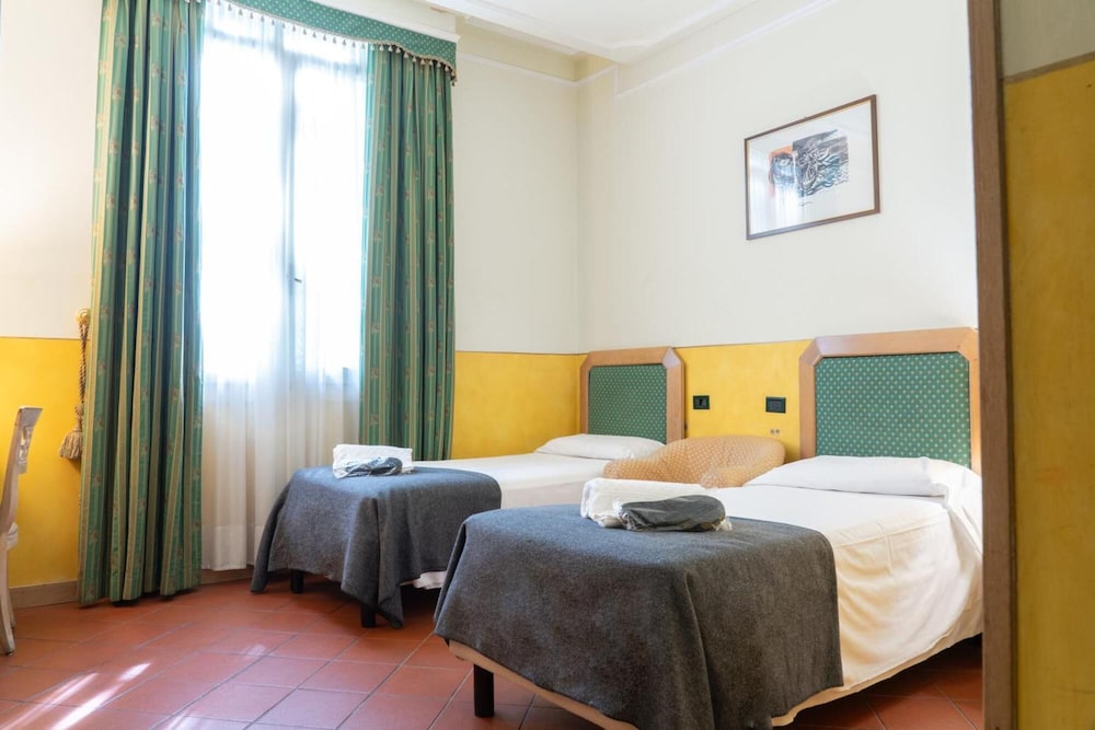 CLASSIC, TWIN BEDS