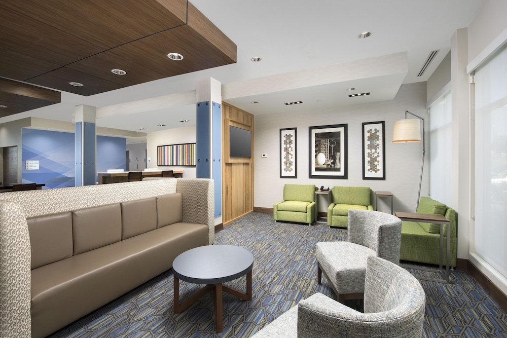 Holiday Inn Express & Suites San Antonio North - Windcrest 11/36