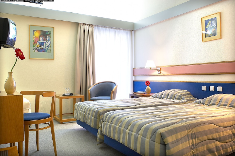 Hotel Samaras 7/25