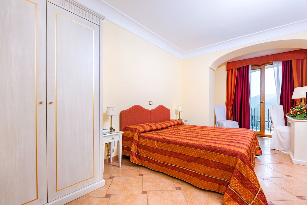 ROOM, DOUBLE BED, SEA VIEW