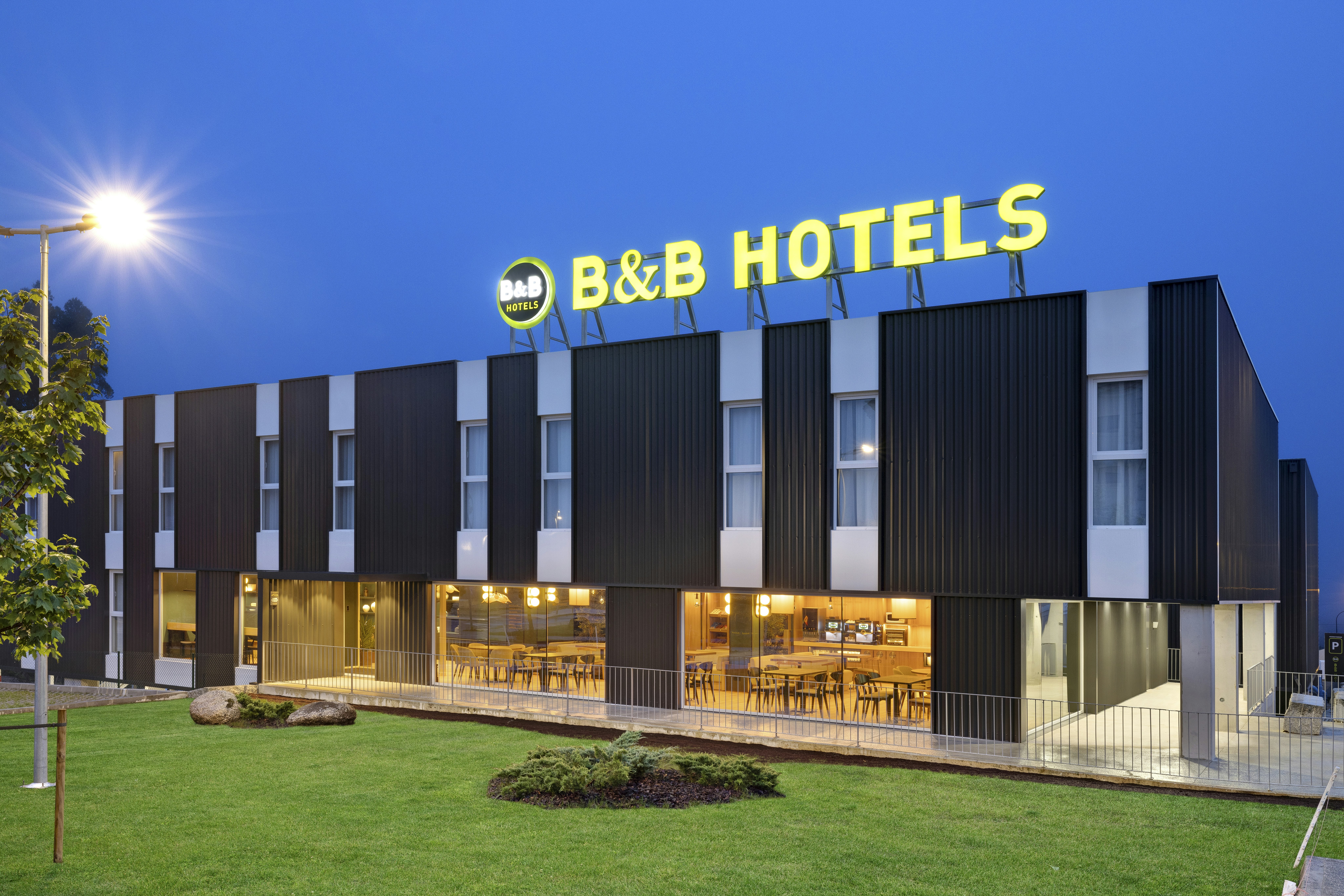 B&B HOTEL Santiago Milladoiro 16/17