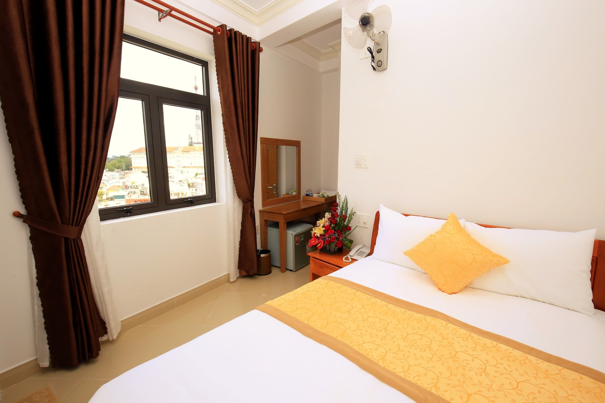 ROOM, DOUBLE BED